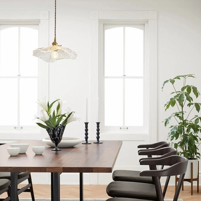 Sculptural pendant lamp with floral pattern