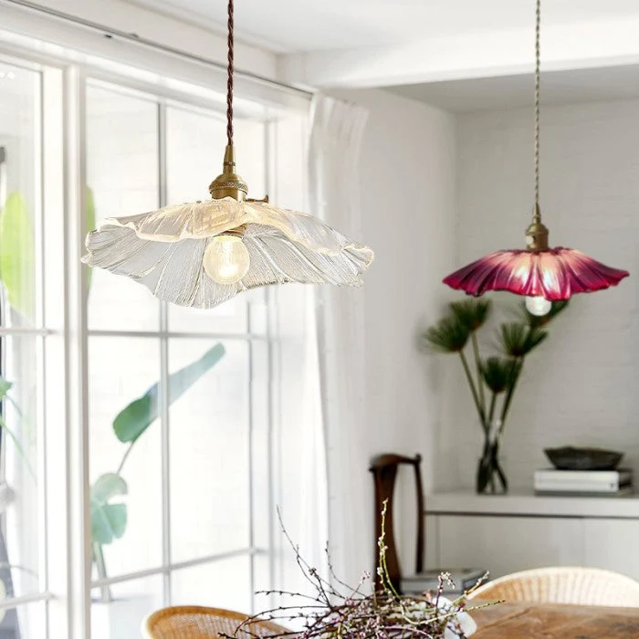 Sculptural pendant lamp with floral pattern