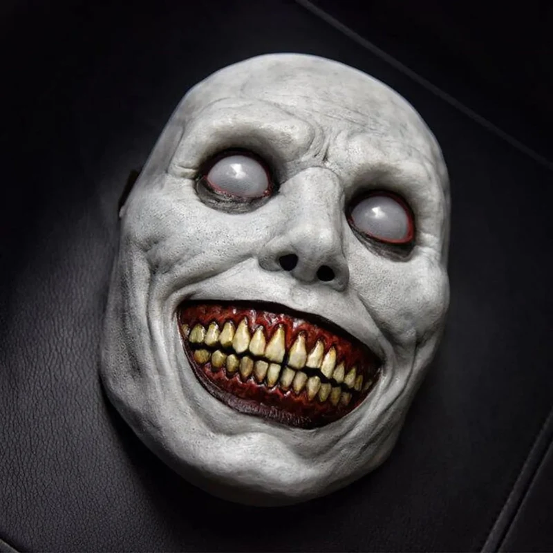 Scary Halloween Mask with Sharp Teeth and Wrinkled Latex for Creepy Costume Parties