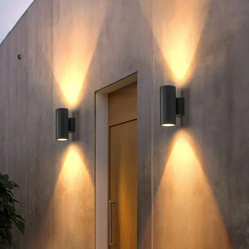 Outdoor Wall Light with Black Aluminum Finish
