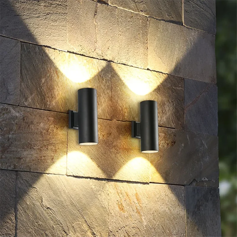 Outdoor Wall Light with Black Aluminum Finish