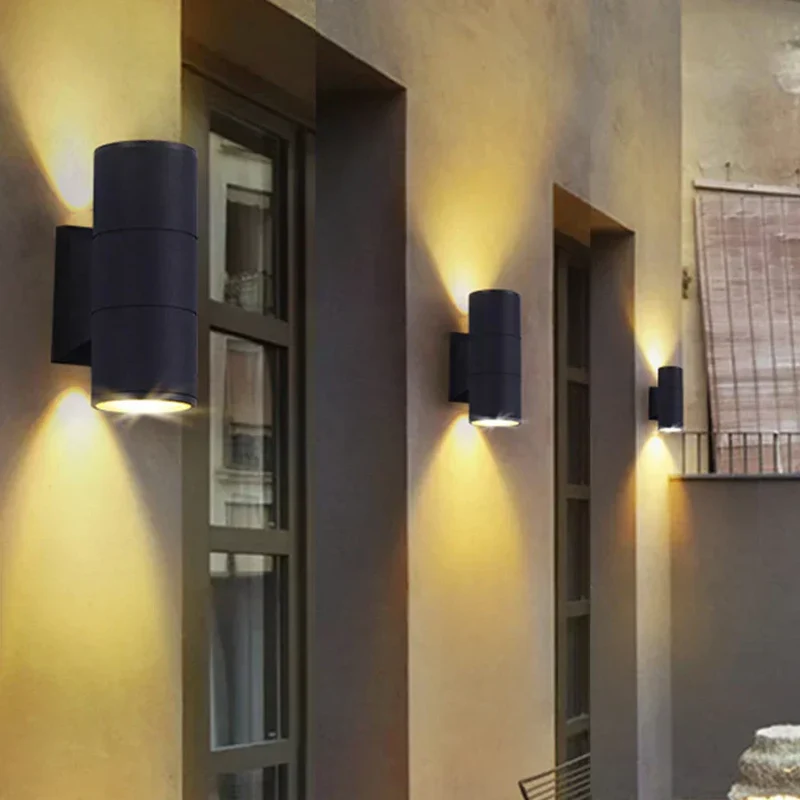 Outdoor Wall Light with Black Aluminum Finish