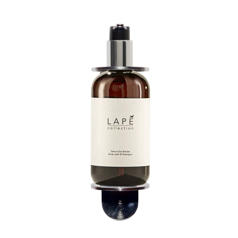 Detergente corpo e capelli Nordic Swan Diversey LAPĒ Collection Sakura Sea Breeze Shampoo & Body Wash 300 ml DISPONIBILE IN 7 GIORNI LAVORATIVI