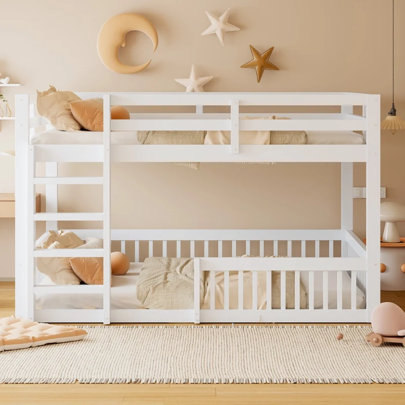 Letto a castello 160x200 cm basso alto 135 cm; in pino e MDF con sponde e scaletta; bianco; per cameretta