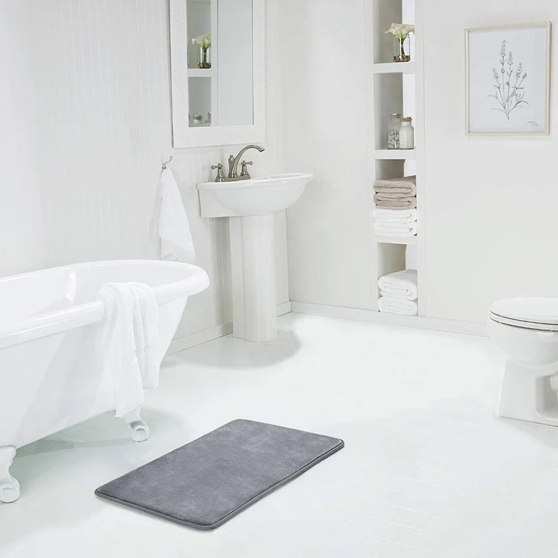 Non-slip, quick-drying bathroom mat with a soft lining