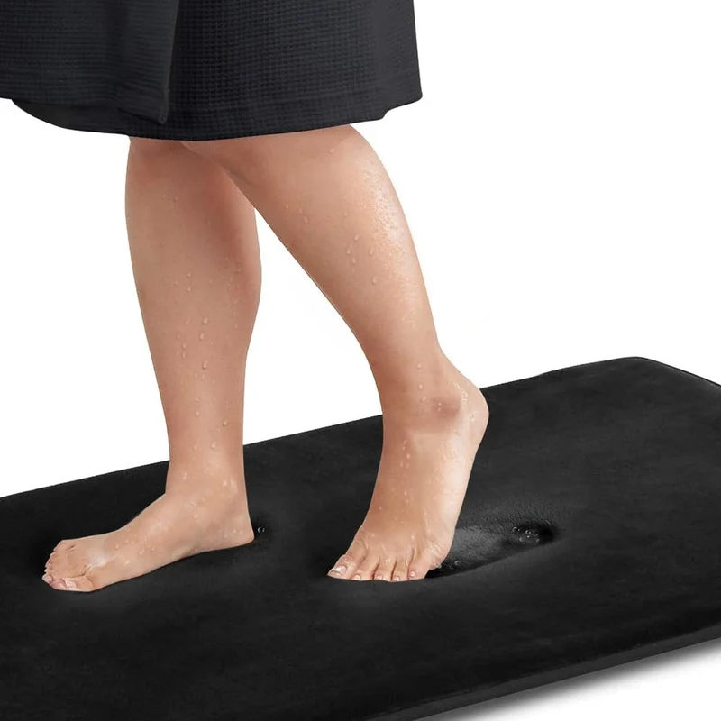Non-slip, quick-drying bathroom mat with a soft lining