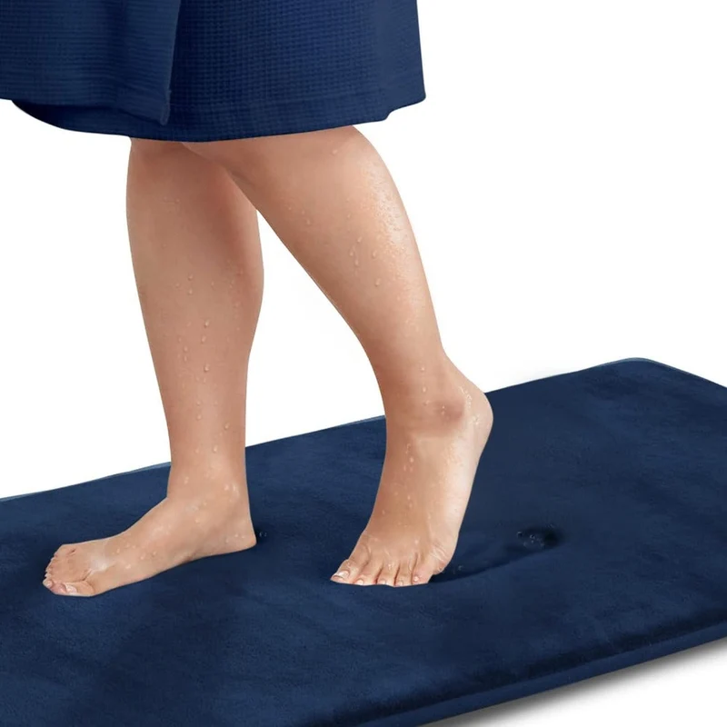 Non-slip, quick-drying bathroom mat with a soft lining