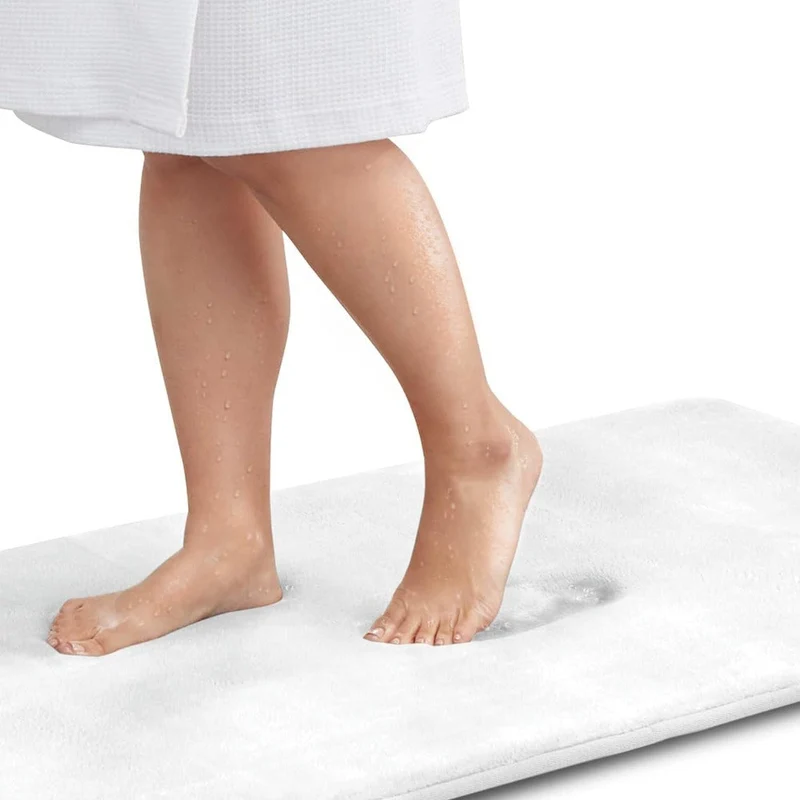 Non-slip, quick-drying bathroom mat with a soft lining
