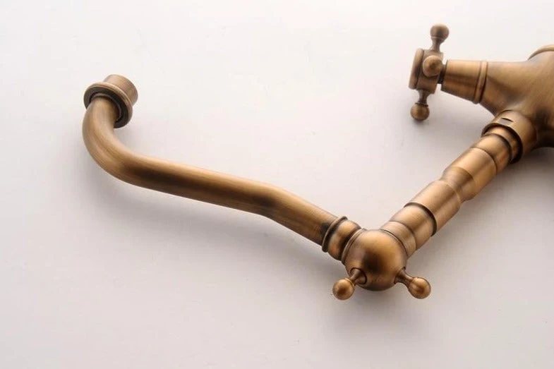 Vintage-style washbasin faucet with two handles