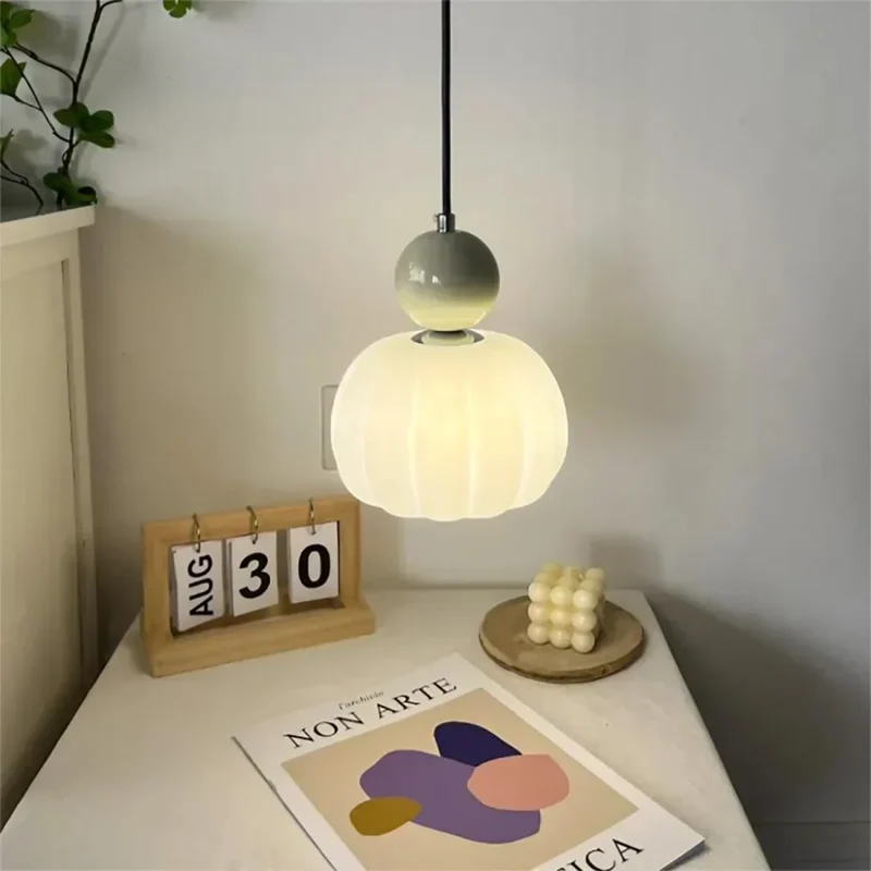 Classic-style ceiling lamp in a cream shade with gold accents