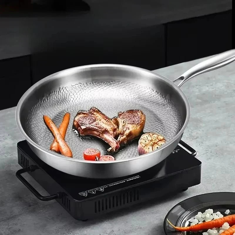 Practical non-stick frying pan with induction base - Easy to clean