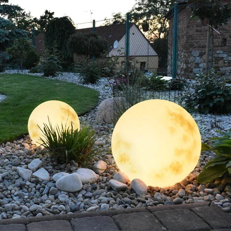 Lunavine MoonGlow Tuinlamp – USB Oplaadbaar, Weerbestendig & Betoverend Maanlicht voor Buiten
